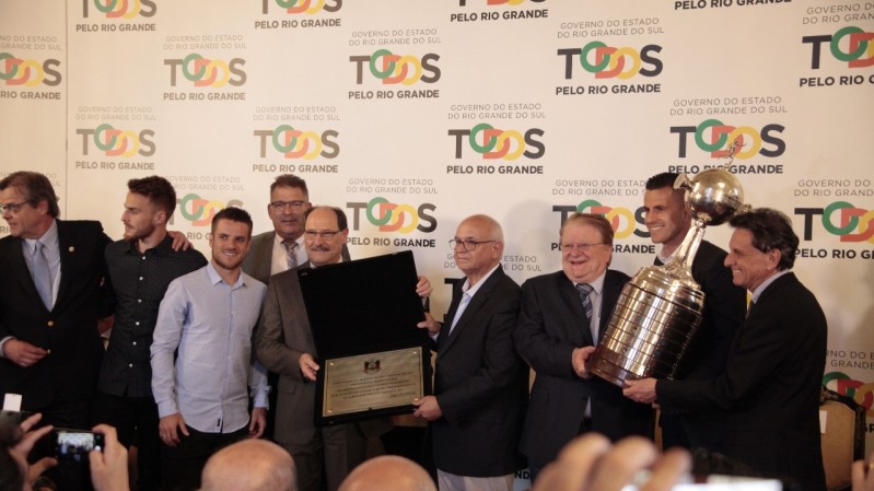 O Grêmio recebeu uma homenagem do governador José Ivo Sartori pela da conquista do tricampeonato da América