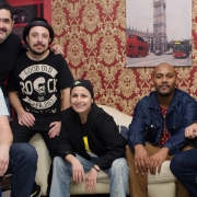 Banda Os Eller's se apresenta como um tributo à cantora Cássia Eller