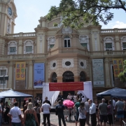 Centenas de pessoas passaram pela Praça da Alfândega e curtiram as atividades gratuitas