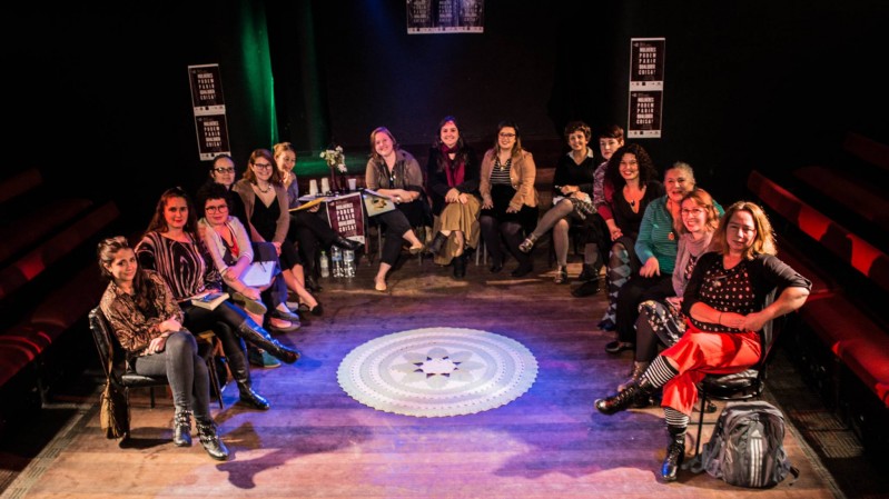Algumas atividades são gratuitas, e os espetáculos custam R$ 10 na bilheteria do teatro