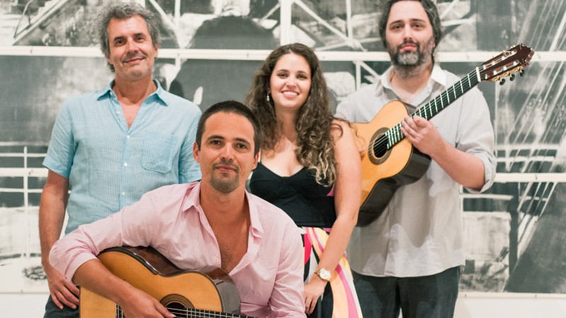Recital Solar, de Marcel Estivalet, com participações de Clarisse Diefenthäler, Dudu Sperb e Giovani Capeletti.