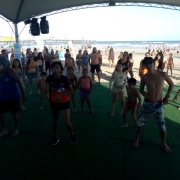 Foram oferecidas aulas de zumba, aeróbica, aulas de dança para melhor idade, alongamentos e treinamento funcional