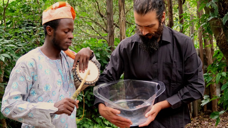 Bailarino Sahaj e seu convidado especial, o músico nigeriano Akin