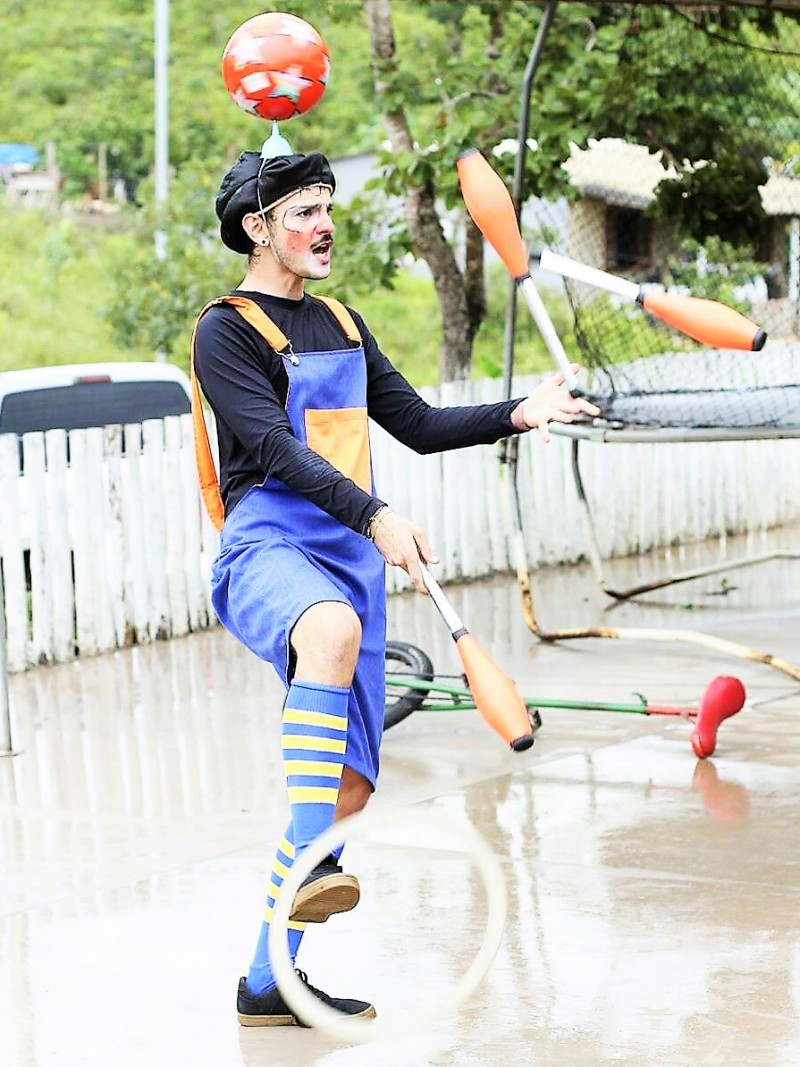 “Vini Vini Circo Show” envolve alto nível técnico, coordenação motora e jogos participativos muito divertidos