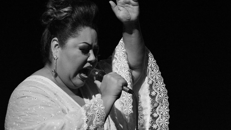 O show abrange a obra de cantoras e autores brasileiros com ênfase na afro-religião e na estética de culto