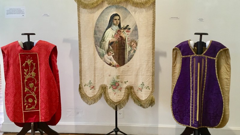 Mostra comemorativa, inciada em 4 de abril, prorroga seu período de visitação até o dia 10 de junho, no segundo andar do Memorial do Rio Grande do Sul.