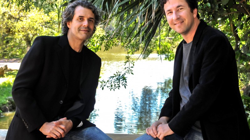 O Theatro São Pedro recebe o cantor Dudu Sperb e o pianista Michel Dorfman, com repertório dedicado à obra de Michel Legrand.