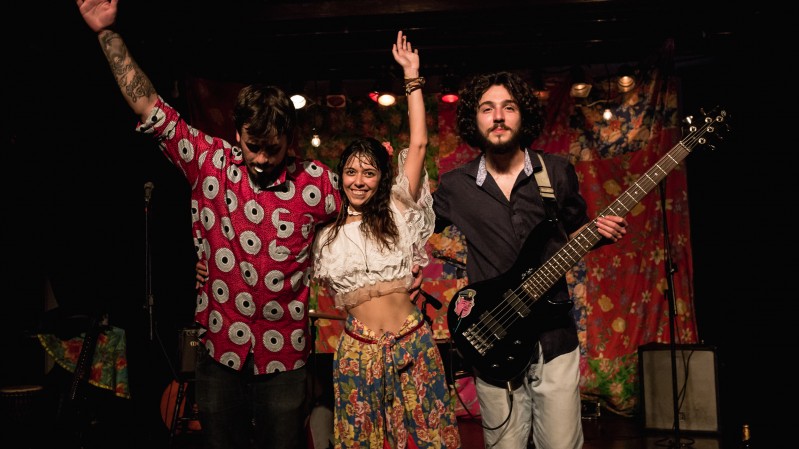 A atração musical ficará por conta da banda Farofa Tropikal