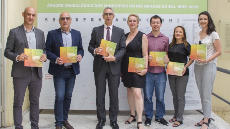 Inauguração painel com árvore genealógica dos municípios do Rio Grande do Sul