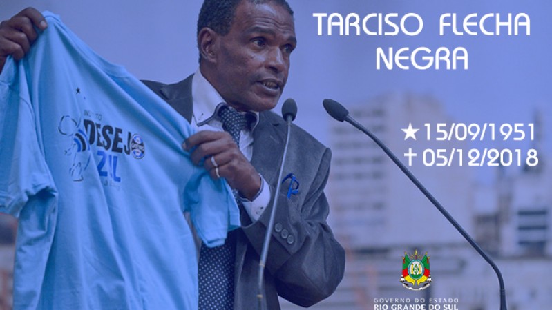 Vereador Tarciso Flecha Negra na tribuna do plenário da Câmara Municipal de Porto Alegre.