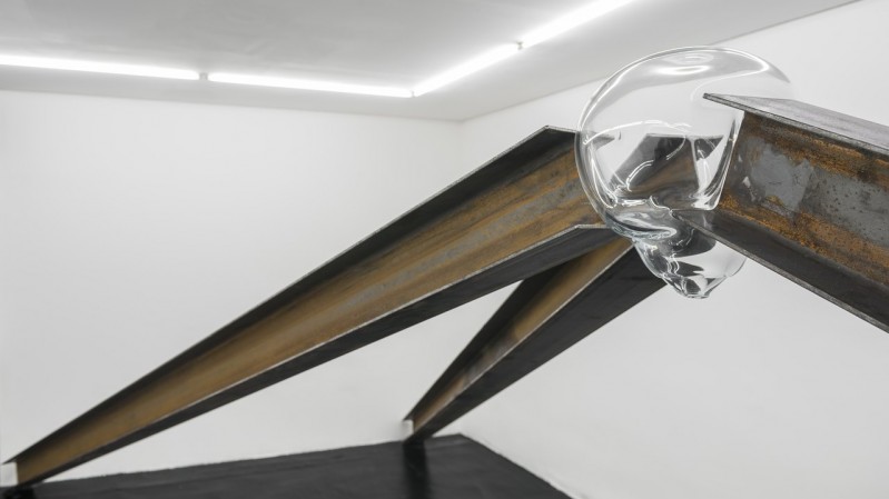 O artista Túlio Pinto apresenta esculturas na exposição Momentum