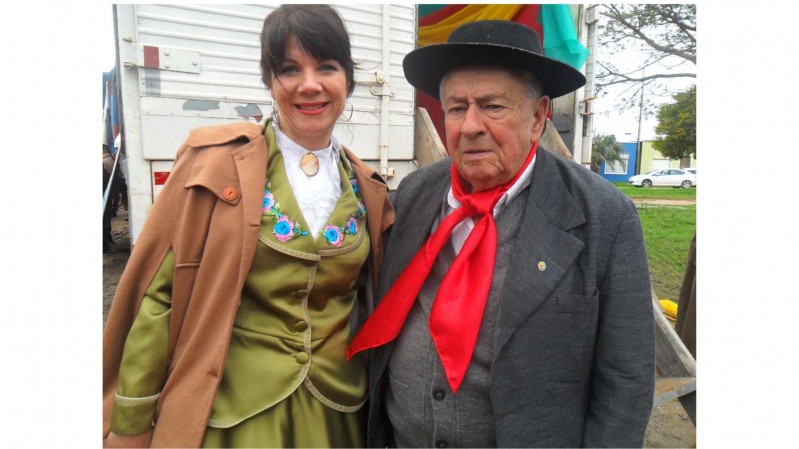 patrona Alessandra da Motta, ao lado do patrono dos Festejos Farroupilhas 2016, Zeno Dias Chaves