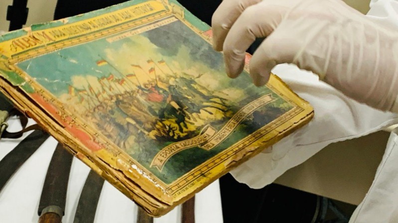 Lançado em 1945, álbum de figurinhas da Revolução Farroupilha faz parte da coleção