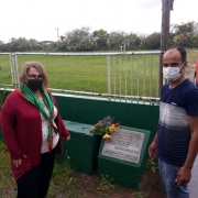 8/3/21 - Membros do Instituto Anita Garibaldi depositaram flores na Pedra de Anita, em São Simão, onde nasceu Menotti Garibaldi