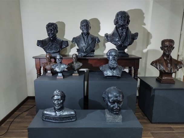 Bustos foram restaurados