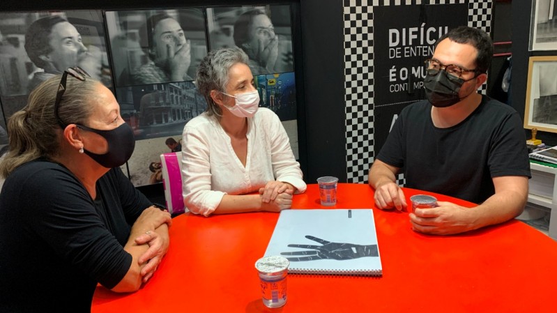 André Venzon em reunião com a nova diretora, Adriana Boff, e a assessora especial de Artes e Economia Criativa, Ana Fagundes 