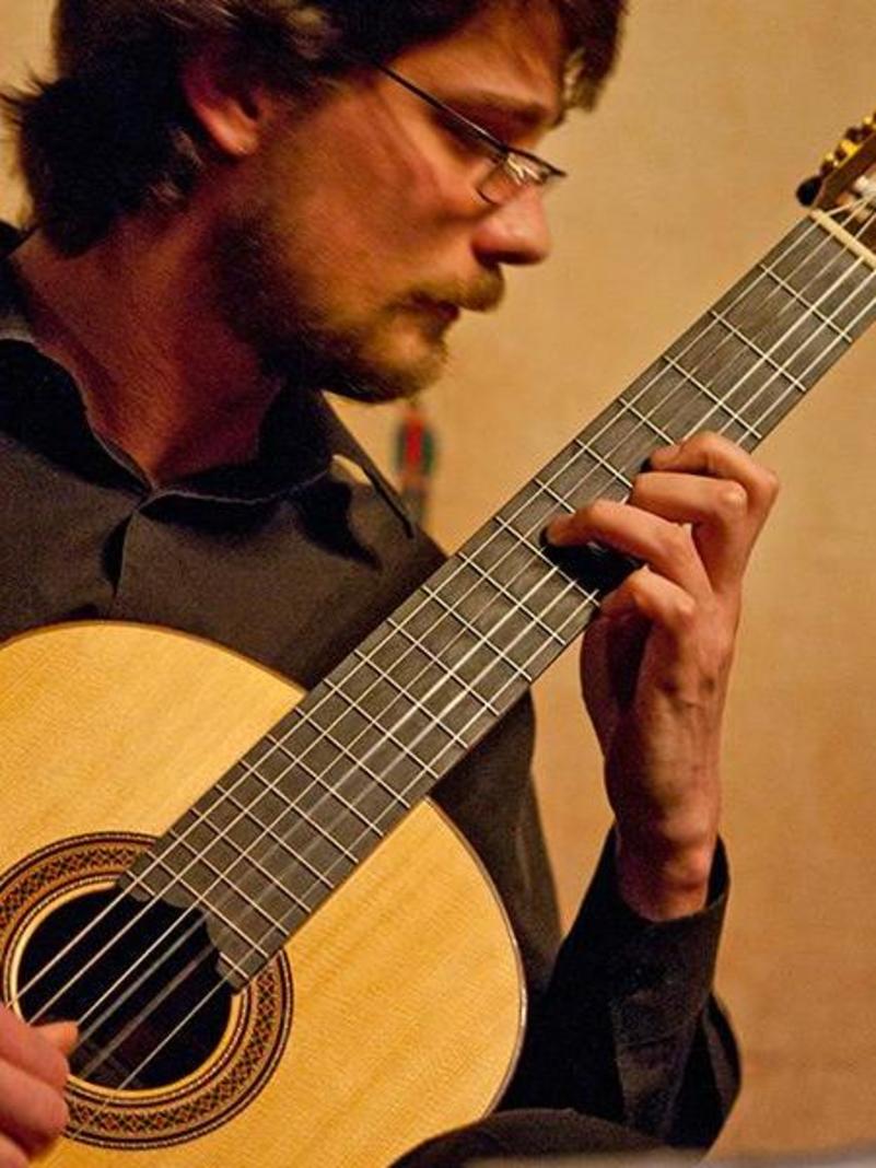 28-11-11-recital-de-violao-com-marcos-matturro-na-ccmq.jpg