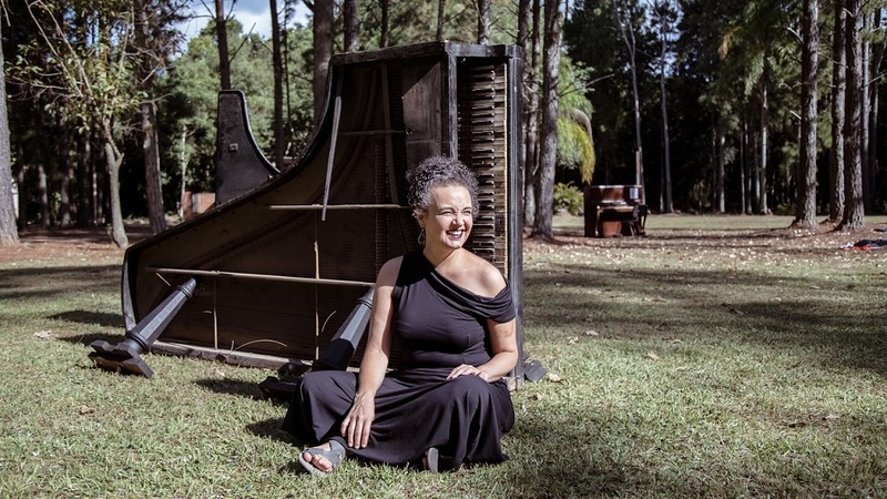 Catarina Domenici é graduada em Música (piano) pela Unesp e fez mestrado e doutorado em Piano na Eastman School of Music (EUA).