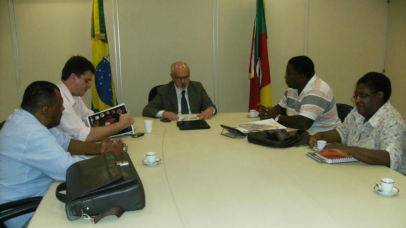 clubes-sociais-negros-rs-com-o-secretario-assis-brasil-10-04-003.jpg